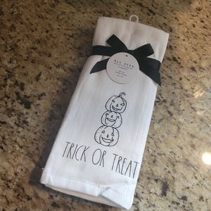 RaeDunn- Halloween Kitchen Towels